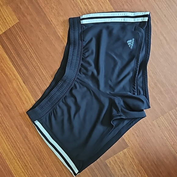 Adidas Primegreen Athletic Shorts Adidas 3 Stripes Sides Woven Medium 2.5" NWOT - Picture 2 of 9